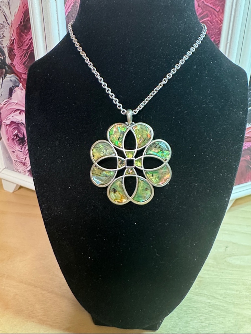NWT Lucky Brand large abalone pendant necklace on silver tone cable chain